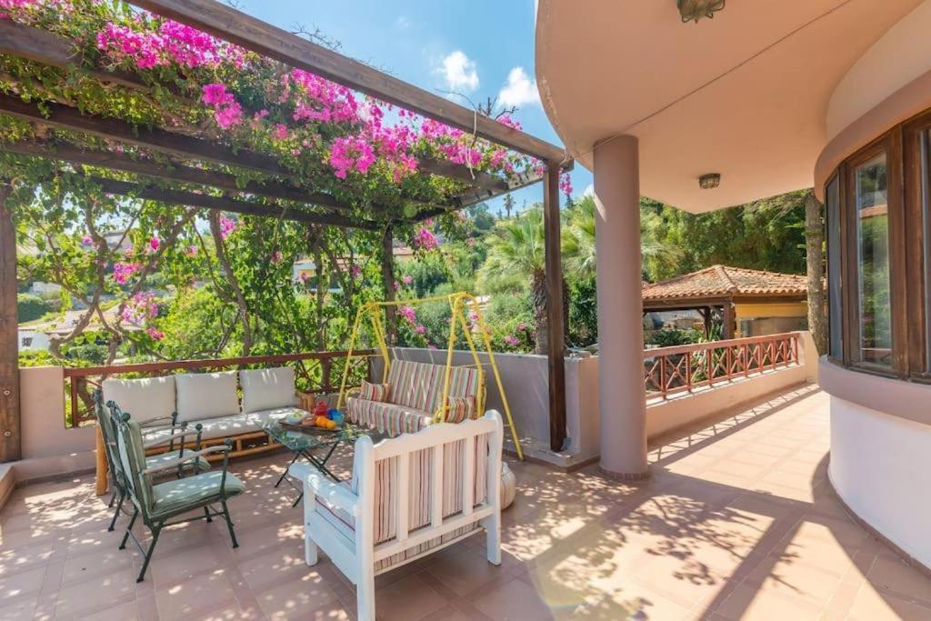 Modern Villas With Gardens And Stunning Views Лигарья Экстерьер фото