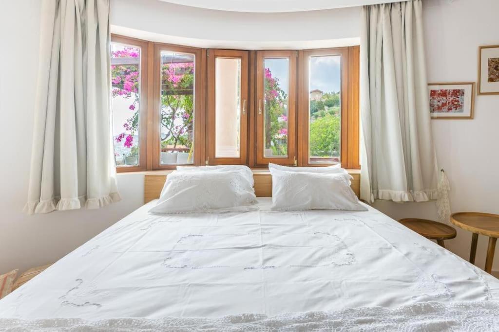 Modern Villas With Gardens And Stunning Views Лигарья Экстерьер фото