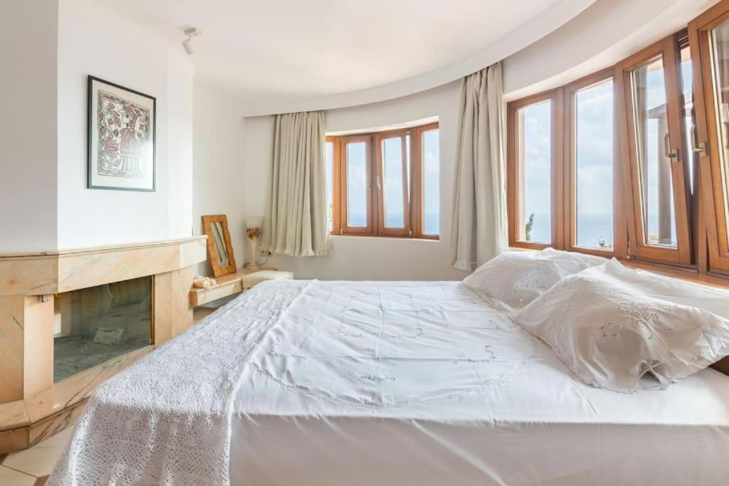 Modern Villas With Gardens And Stunning Views Лигарья Экстерьер фото